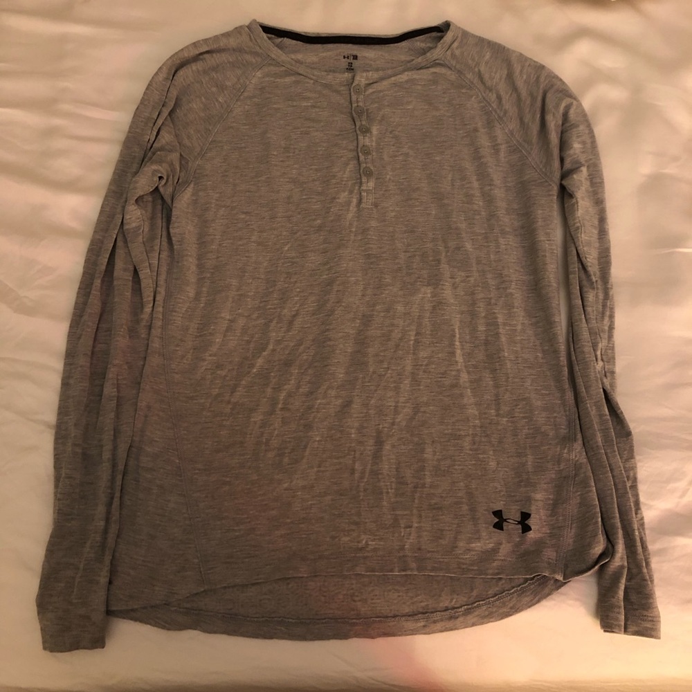 Grey long-sleeve under armor shirt
